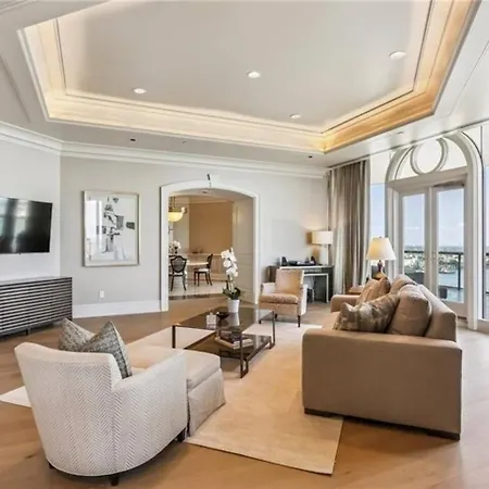 Penthouse Living Panoramic Views Apartment