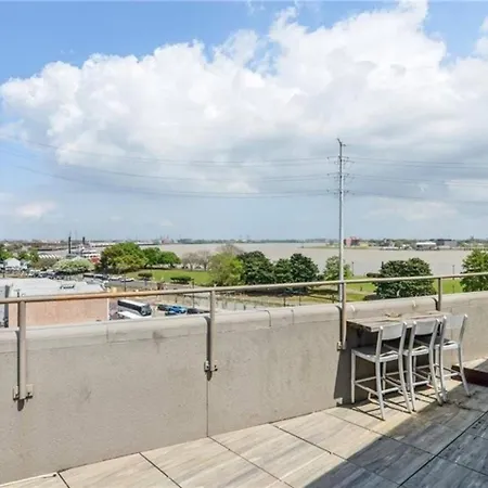 Penthouse 2bedrooms And Living * New Orleans
