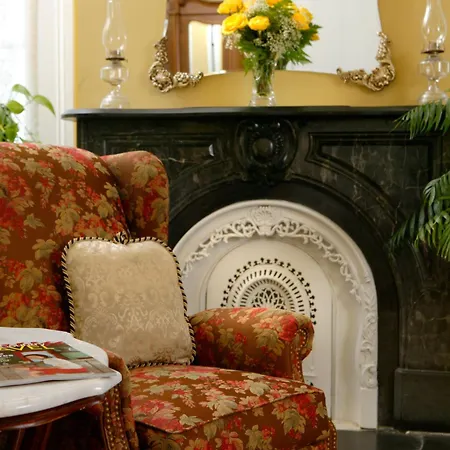 Ashton's Bed & Breakfast 4*