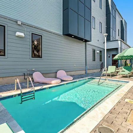 The Revelry Aparthotel New Orleans
