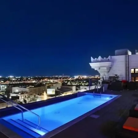 Apartment Beautiful Walk To French Quarter, Pool, Gym, View *
