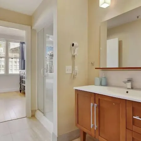 Beautiful Walk To French Quarter, Pool, Gym, View Apartment *