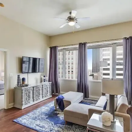 Beautiful Walk To French Quarter, Pool, Gym, View Apartment *