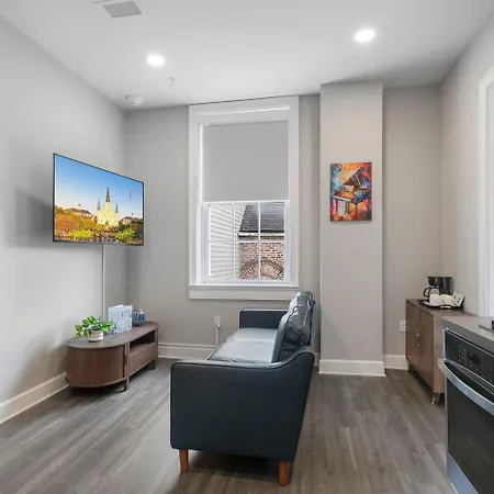 Bywater Aparthotel 3*