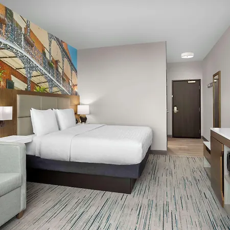 Hampton French Quarter Market Area Hotel 3*