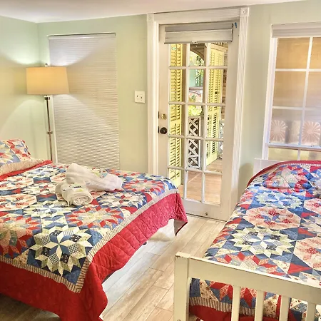 Madame Isabelle's House Hostel