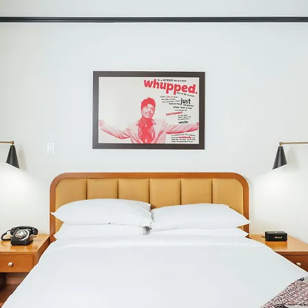 Hotel Dew Drop & Lounge 4*