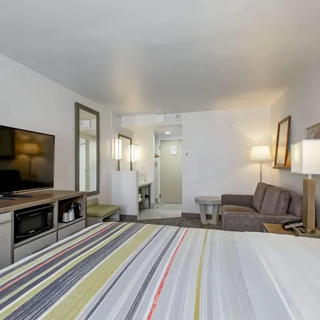 Country & By Radisson, I-10 East, La 3*