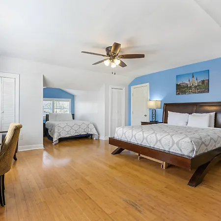 Comfortable Rooms Near All Nola Hot Spots