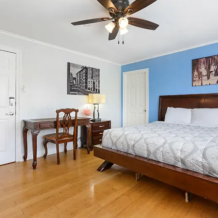 Comfortable Rooms Near All Nola Hot Spots *