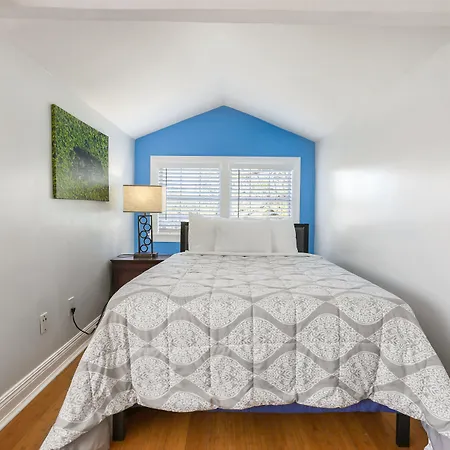 Comfortable Rooms Near All Nola Hot Spots Apartment *