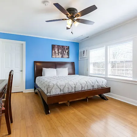 Comfortable Rooms Near All Nola Hot Spots Apartment *