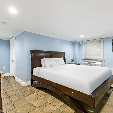 Comfortable Rooms Near All Nola Hot Spots