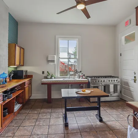 Site 61 Hostel New Orleans