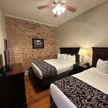 On St. Peter, A French Quarter Inn New Orleans