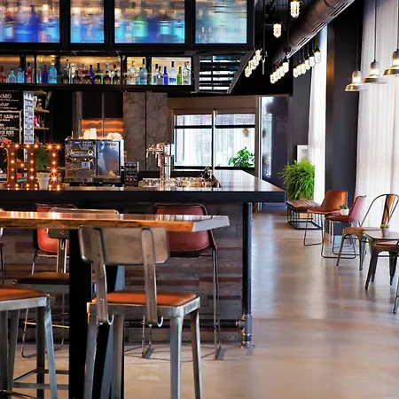 Moxy Downtown/french Quarter Area Hotel