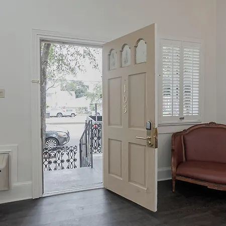 The Carriage House On St Charles New Orleans