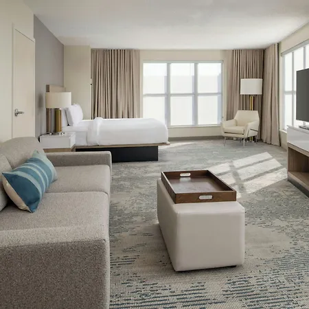 Springhill By Marriott Warehouse Arts District Hotel
