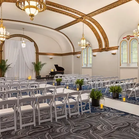 Hotel Hilton / St. Charles Avenue 4*