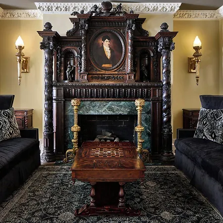 Hotel Le Pavillon, New Orleans, A Tribute Portfolio