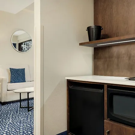 Fairfield By Marriott & Downtown French Quarter Area Hotel 3*