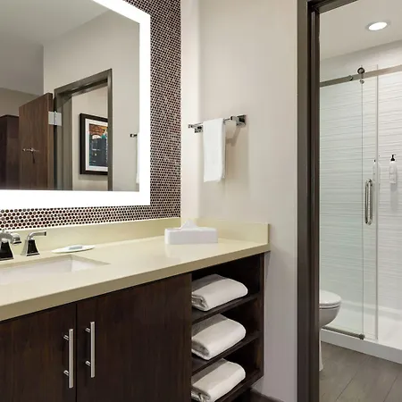 Fairfield By Marriott & Downtown French Quarter Area