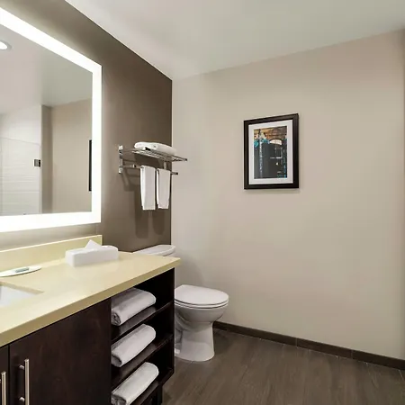 Fairfield By Marriott & Downtown French Quarter Area Hotel