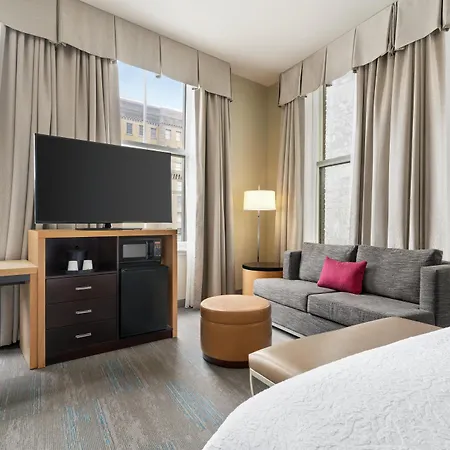 Hampton & Downtown French Quarter Area Hotel