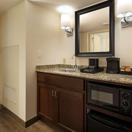 Hotel Embassy By Hilton Convention Center 3*