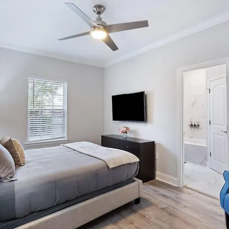 Holiday home Chic 5 Bedroom Near French Quarter!