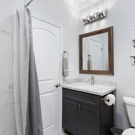 Chic 5 Bedroom Near French Quarter!
