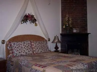 Bed & Breakfast Garden District