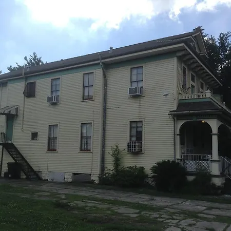 2203 Esplanade Avenue *