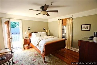 Maison De Macarty Bed & Breakfast 3*