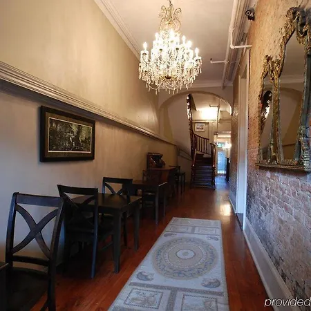 On St. Ann, A French Quarter 3* New Orleans