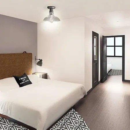 Moxy Downtown/french Quarter Area Hotel