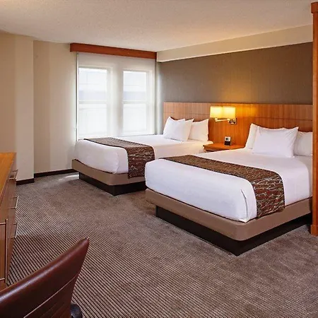 Hyatt Place Convention Center 3*