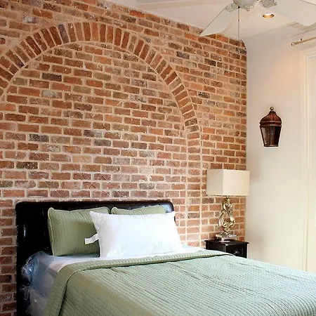 French Quarter Luxury Two-Bedroom Suite 1204 *