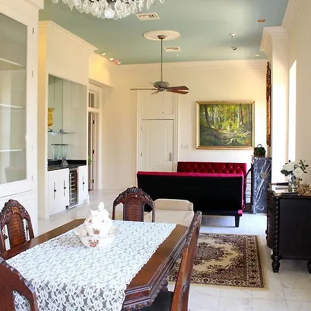 French Quarter Luxury Two-Bedroom Suite 1204 *