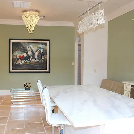 French Quarter Luxury Two-Bedroom Suite 1204 *