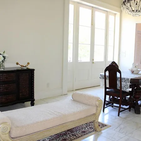 French Quarter Luxury Two-Bedroom Suite 1204 *