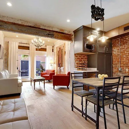 French Quarter Luxury Two-Bedroom Suite 1204 *