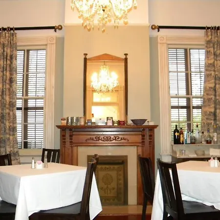 Maison De Macarty Bed & Breakfast