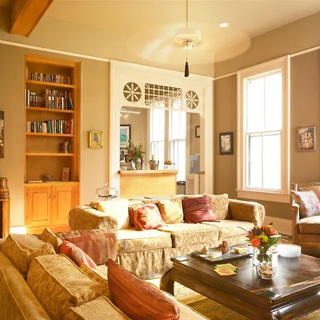 Maison Perrier Bed & Breakfast 4*