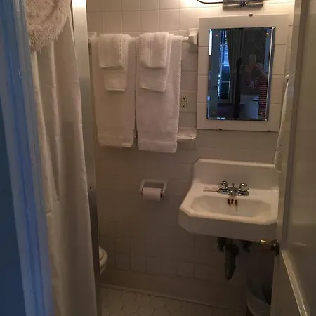 Nine-o-five Royal 3* New Orleans
