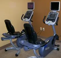 Hotel Embassy By Hilton Convention Center 3*