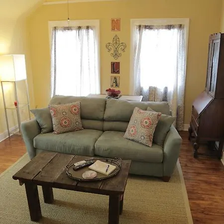 Ursulines One-bedroom Vacation 6a *