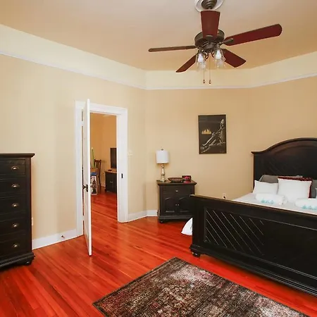 Ursulines One-Bedroom Vacation Condo 5A Apartment *
