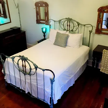 Inn Creole Gardens And
