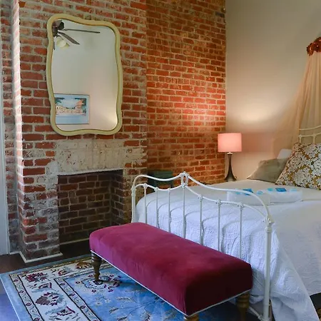 1 Bedroom In Nth Rampart St,